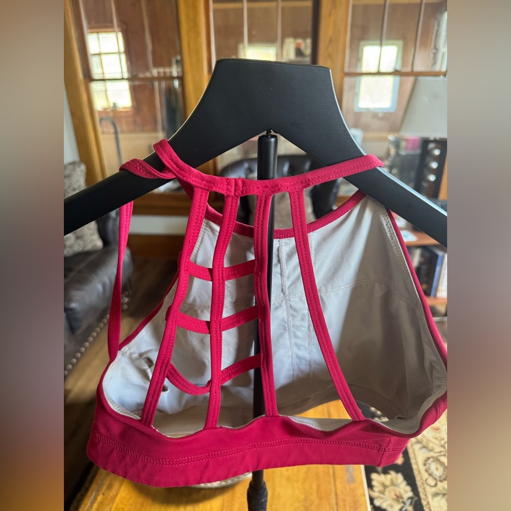 Savage Barbell Red Strappy Back Sports Bra – Size M - Picture 2 of 6